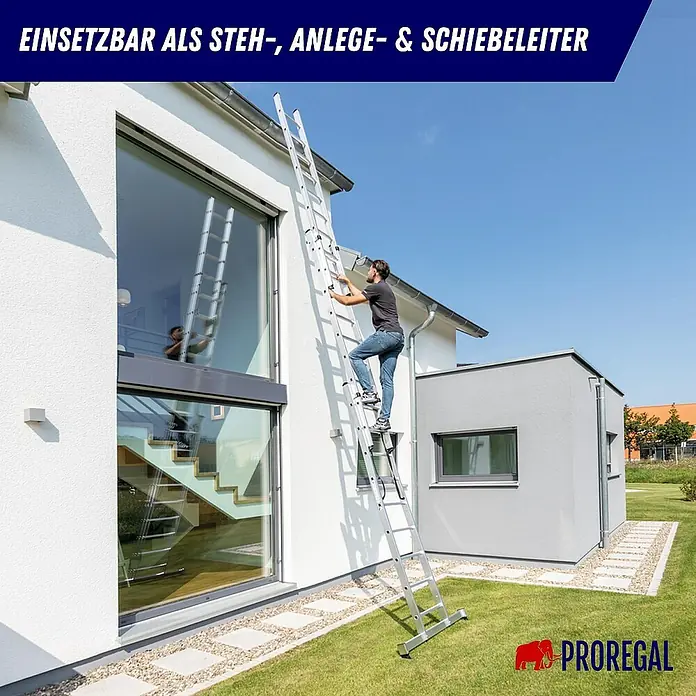 Proregal Mehrzweckleiter 3-teilig - Anzahl Tritte: 21 Stk., Arbeitshöhe: 6.100 mm, Belastbarkeit: 150 kg, Aluminium - Mann nutzt silberne Aluminium-Mehrzweckleiter als Anlegeleiter an einem weißen Haus.