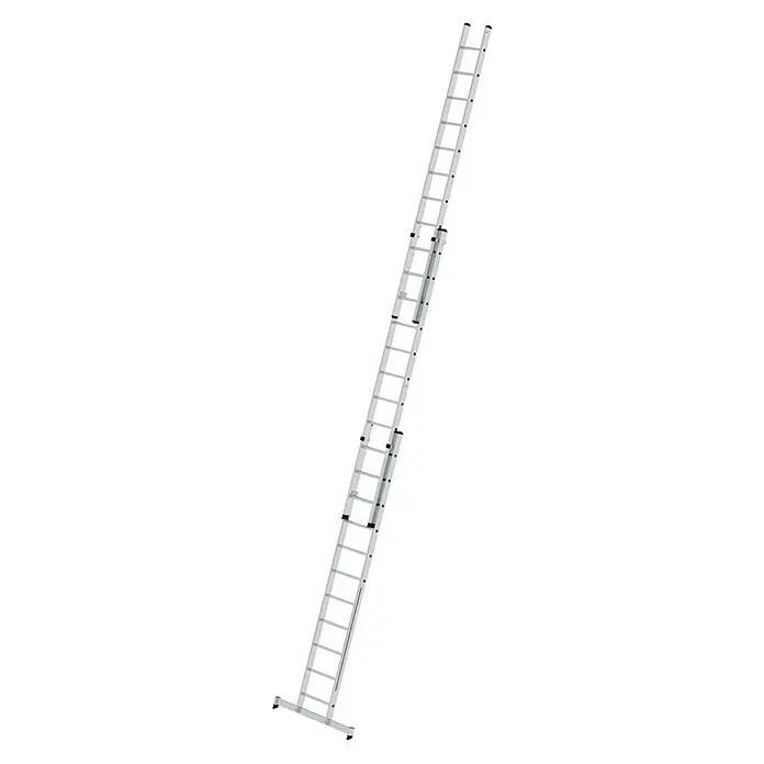 Proregal Mehrzweckleiter 3-teilig - Anzahl Tritte: 33 Stk., Arbeitshöhe: 8.900 mm, Belastbarkeit: 150 kg, Aluminium - Dreiteilige Aluminium-Schiebeleiter mit schwarzen Sicherheitsfüßen, ausgefahren für große Höhen.