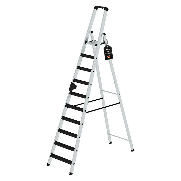 Proregal Stehleiter einseitig begehbar - Anzahl Tritte: 10 Stk., Arbeitshöhe: 4.350 mm, Belastbarkeit: 150 kg, Aluminium - Silberne Aluminium-Klappleiter mit schwarzen Stufen und "Made in Germany"-Etikett.