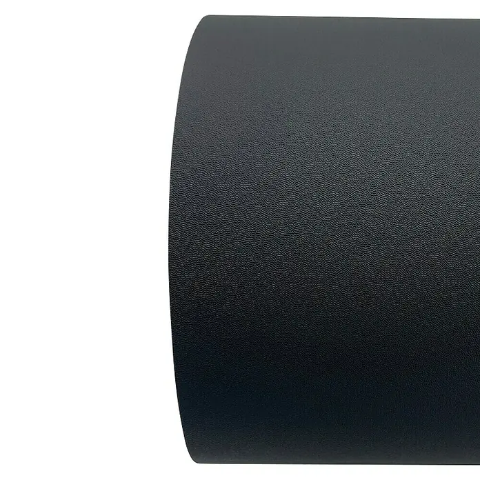 FA-Bausysteme Sichtschutzstreifen genarbt - 50 m x 19 cm, Anthrazit - Nahaufnahme eines schwarzen, zylindrischen Objekts mit einer strukturierten Oberfläche. Ideal für Texturen oder Produktvorstellungen.