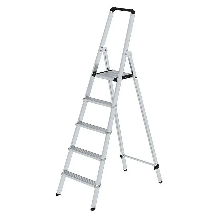 Proregal Stehleiter einseitig begehbar - Anzahl Tritte: 5 Stk., Arbeitshöhe: 3.150 mm, Belastbarkeit: 150 kg, Aluminium - Aluminium-Klappleiter mit fünf rutschfesten Stufen, einer oberen Plattform und einem schwarzen Sicherheitsgriff.