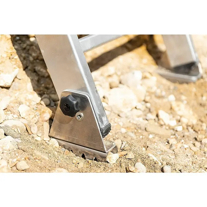 Proregal Anlegeleiter Baugrubenleiter mit 4 Stufen - Anzahl Tritte: 4 Stk., Belastbarkeit: 150 kg, Aluminium - Silberner Leiterfuß mit schwarzem Knopf und gezahnter Basis, fest auf felsigem, unebenem Boden.