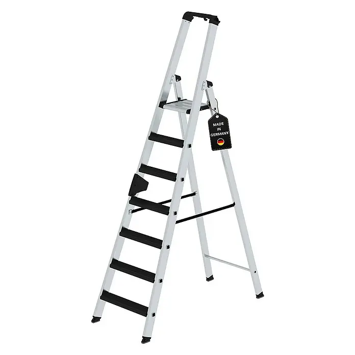 Proregal Stehleiter einseitig begehbar - Anzahl Tritte: 7 Stk., Arbeitshöhe: 3.650 mm, Belastbarkeit: 150 kg, Aluminium - Silberne Aluminium-Stehleiter mit schwarzen Stufen und "Made in Germany" Etikett.