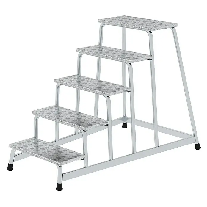Proregal Treppenpodest Arbeitspodest starr mit 5 Stufen - Anzahl Tritte: 5 Stk., Arbeitshöhe: 3.000 mm, Belastbarkeit: 150 kg, Aluminium - Silberne Metall-Sicherheitstreppe mit 5 geriffelten, rutschfesten Stufen und schwarzen Gummifüßen.