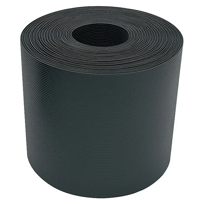 FA-Bausysteme Sichtschutzstreifen gerillt - 50 m x 19 cm, Anthrazit - Abbildung einer großen Rolle aus geripptem, schwarzem Kunststoff, die für verschiedene Bau- und Gartenanwendungen verwendet werden kann.