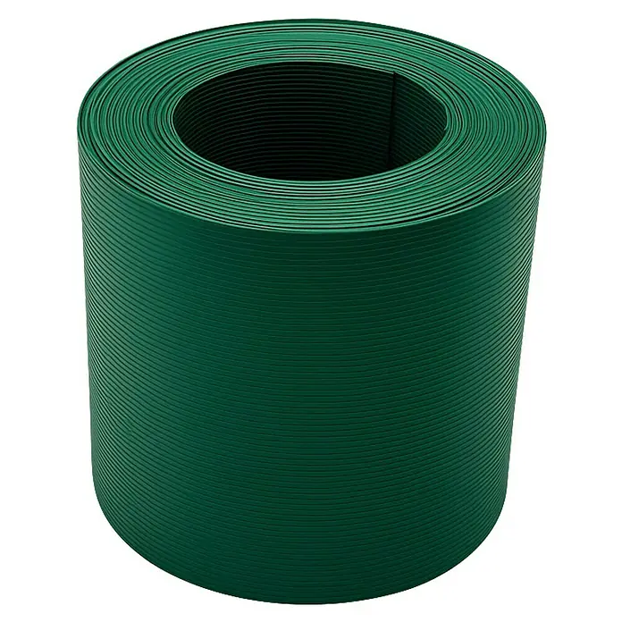 FA-Bausysteme Sichtschutzstreifen gerillt - 2,53 m x 19 cm, Moosgrün - Eine Rolle dunkelgrüner Rasenkantenbegrenzung, sauber aufgerollt und bereit für den Einsatz im Garten zur Gestaltung schöner Rasenkanten.