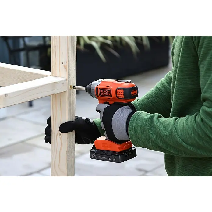 Black+Decker 18V PowerConnect Llave de impacto de batería BDCIM18N-XJ - 18 V, Sin batería, 155 Nm - El atornillador de impacto Black+Decker es perfecto para proyectos de bricolaje y reparaciones. Una herramienta confiable para cualquier manitas.