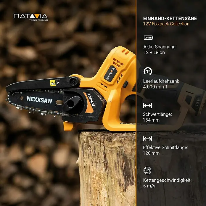 Batavia Einhand-Akku-Kettensäge 6" 12V - 12 V, 2 Ah, 1 Akku - Das Bild zeigt eine gelbe BATAVIA Akku-Kettensäge aus der 12V Fixxpack Collection auf einem Holzscheit, mit technischen Details auf der rechten Seite.