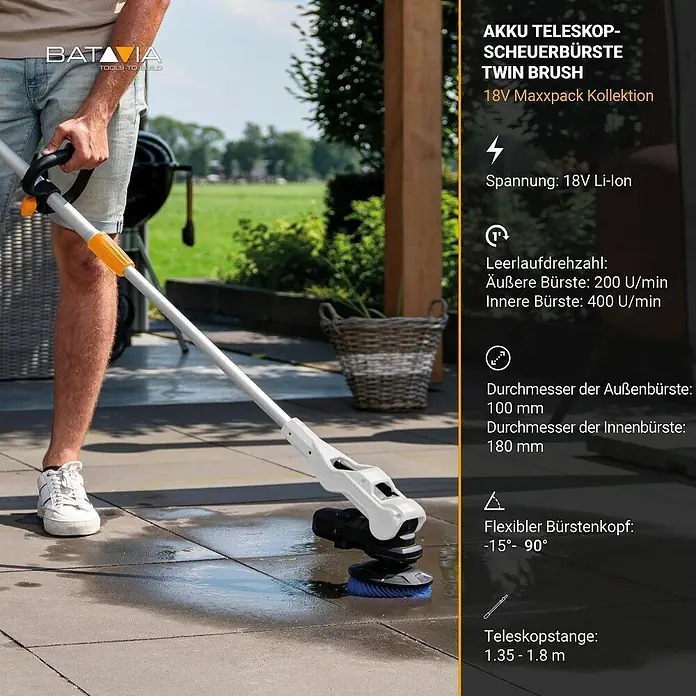 Batavia Maxxpack Akku-Reinigungsbürste Twin Brush Compact - 18 V, Ohne Akku - Abbildung einer Akku-Teleskop-Scheuerbürste Twin Brush von Batavia beim Einsatz auf einer Terrasse.