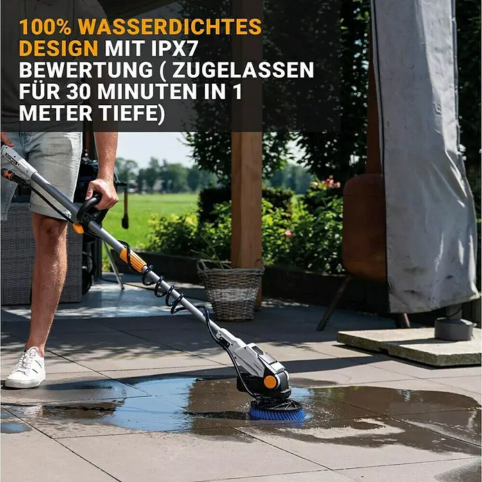 Batavia Maxxpack Akku-Reinigungsbürste Twin Brush V2 - 18 V, Ohne Akku - Das Bild zeigt einen wasserdichten Terrassenreiniger in Aktion, der Schmutz entfernt und für Sauberkeit sorgt.