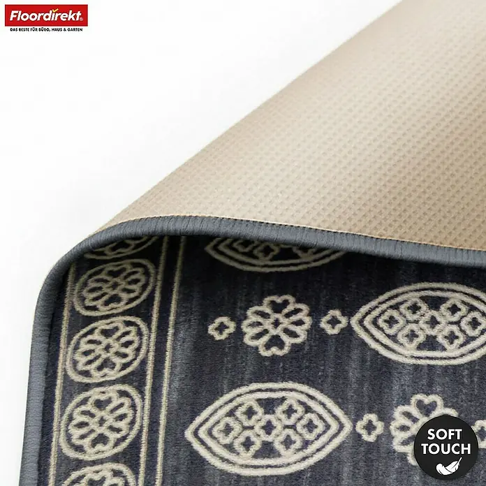 Floordirekt Kurzflorteppich Marrakesh 160 x 230 cm - Anthrazit, 230 x 160 cm - Dunkelblauer gemusterter Teppich mit hellen Designs, zeigt rutschfeste beige Unterseite und graue Kante.