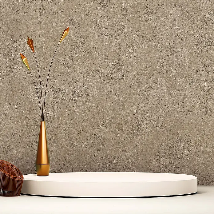 Tadessi Vliestapete M1-No.829 - Grau, Steinoptik, 10,05 x 0,53 m - Ein weißes, rundes Präsentationspodest in modernem Ambiente, mit goldener Vase und Korb daneben, vor einer strukturierten Wand.