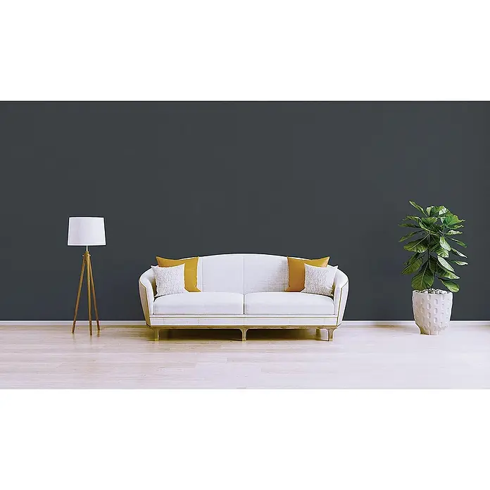 Tadessi Vliestapete M1-No.1160 - Schwarz, Uni, 10,05 x 0,53 m - Weißes Stoffsofa mit Goldverzierung und gelben sowie weißen Kissen in einem modernen Wohnzimmer mit Lampe und Pflanze.