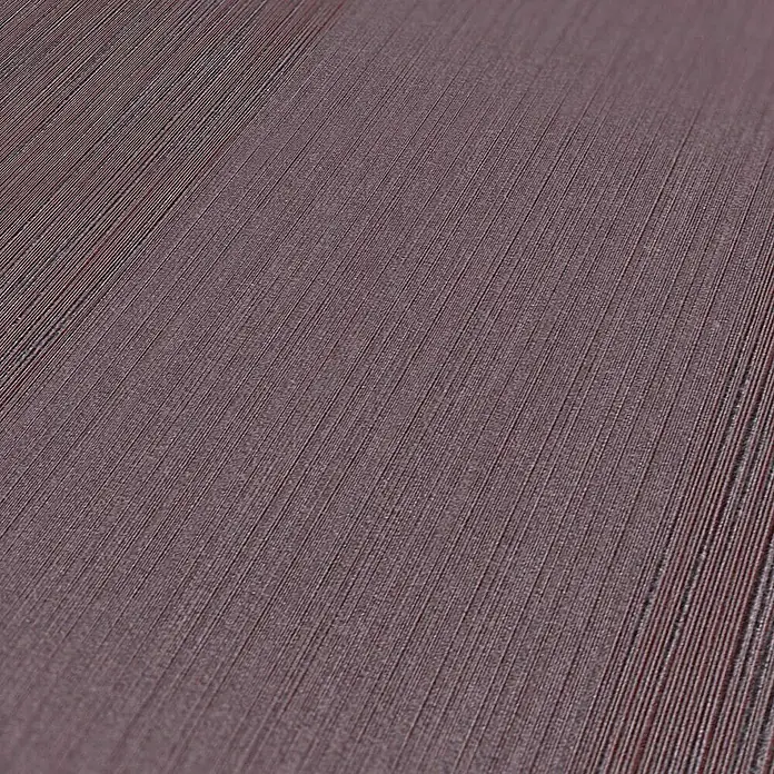 Tadessi Vliestapete M1-No.3801 - Violett, Streifen, 10,05 x 0,53 m - Dunkel-pflaumenfarbene Oberfläche mit feiner Streifenstruktur.