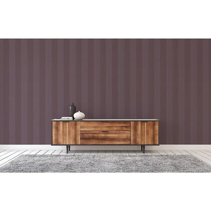 Tadessi Vliestapete M1-No.3801 - Violett, Streifen, 10,05 x 0,53 m - Modernes Holzsideboard mit grauer Platte, schwarzen Beinen, zwei Schubladen und Schranktüren.