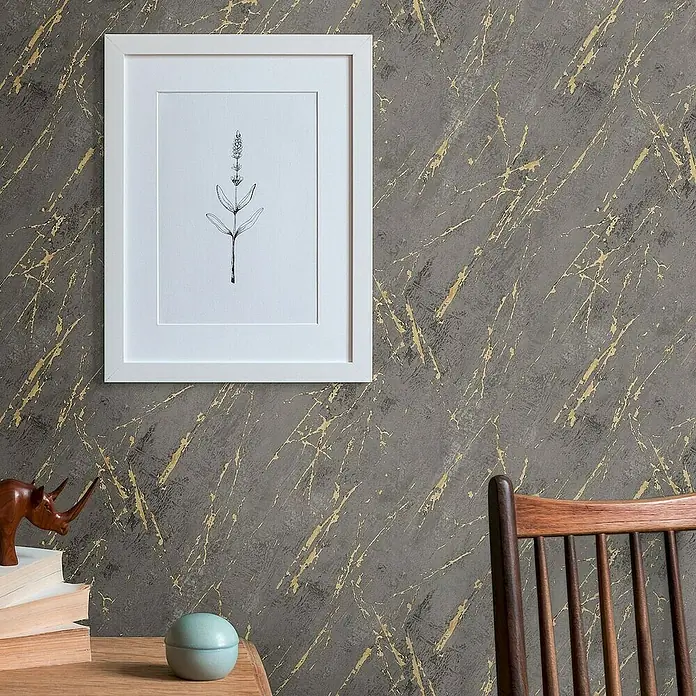 Tadessi Vliestapete M1-No.4012 - Gold, Steinoptik, 10,05 x 0,53 m - Dunkelgraue Tapete mit goldfarbenem, abstraktem Muster.