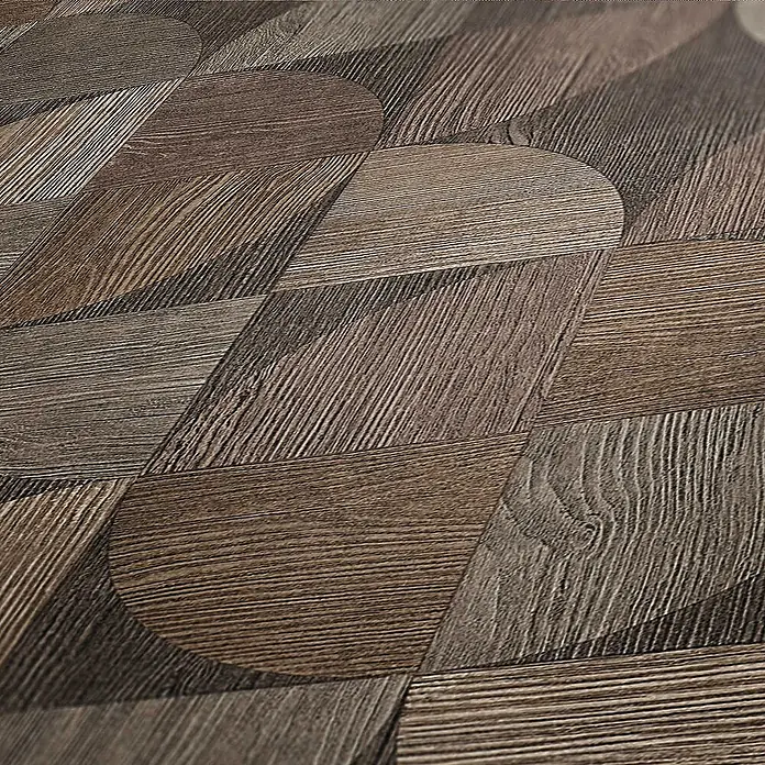 Tadessi Vliestapete M1-No.1569 - Beige, Sonstiges, 10,05 x 0,53 m - Holzboden mit geometrischem Muster aus ineinandergreifenden, abgerundeten Holzplanken in Braun- und Grautönen.