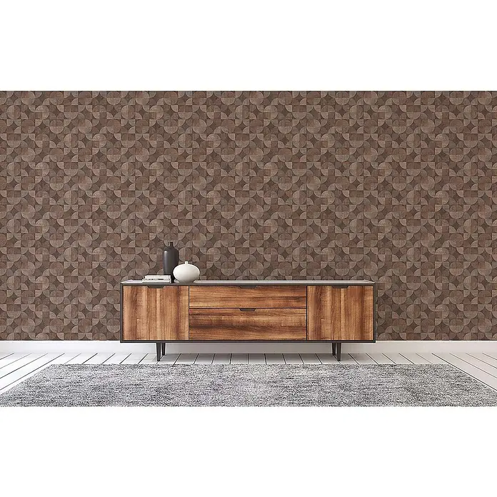 Tadessi Vliestapete M1-No.1569 - Beige, Sonstiges, 10,05 x 0,53 m - Braune geometrische Tapete an einer Wand hinter einem Holzsideboard.