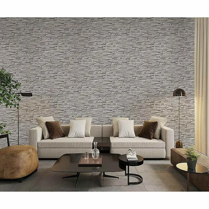 Tadessi Vliestapete M1-No.4321 - Grau, Steinoptik, 10,05 x 0,53 m - Graue Schieferstein-Tapete an einer Wohnzimmerwand, die einen modernen Strukturblick bietet.