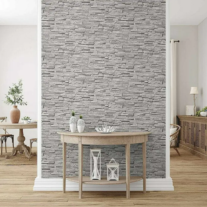 Tadessi Vliestapete M1-No.4321 - Grau, Steinoptik, 10,05 x 0,53 m - Graue Tapete in Schieferoptik an einer Wand in einem modernen Interieur, zwischen zwei Räumen.