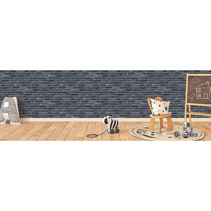 Tadessi Vliestapete M1-No.745 - Schwarz, Steinoptik, 10,05 x 0,53 m - Dunkelgraue Ziegelstein-Mustertapete in einem Kinderzimmer mit Holzboden und Spielzeug.
