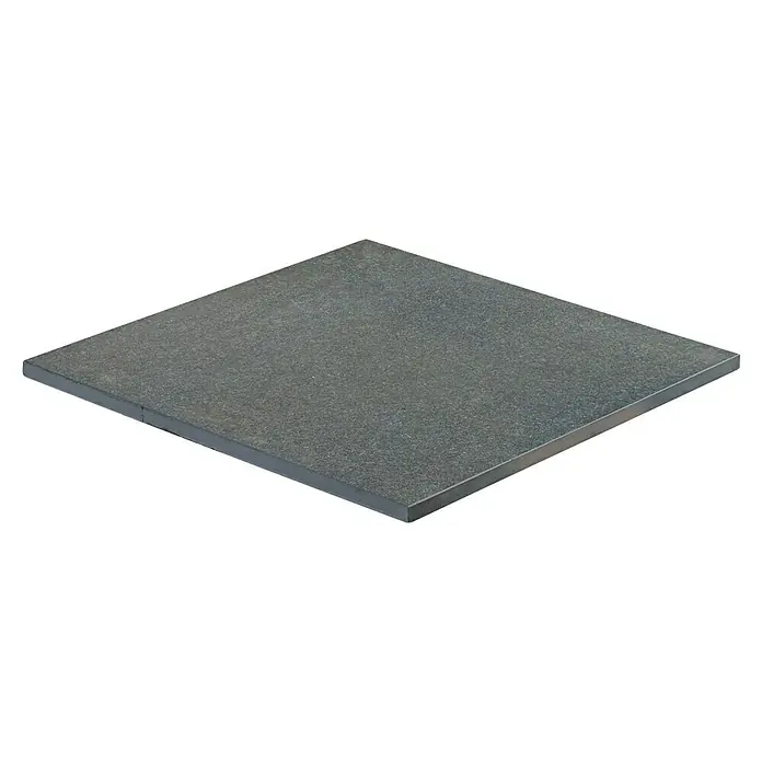 Terrassenfliese Colosseo - 60 x 60 x 2 cm, Basalt Grau, Matt - Nahaufnahme einer quadratischen Granitplatte mit einer leicht rauen Oberfläche, ideal für Bodenbeläge oder Arbeitsplatten.