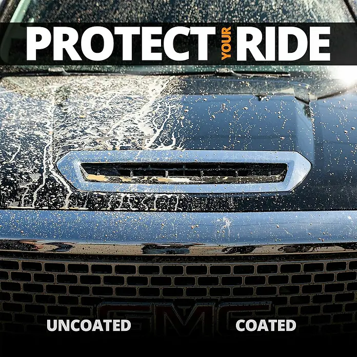 Cerakote Lackversiegelung - 300 ml - Vergleich der Schutzwirkung von PROTECT YOUR RIDE auf einem Autolack: unbeschichtet vs. beschichtet, zeigt den Unterschied im Abperleffekt.