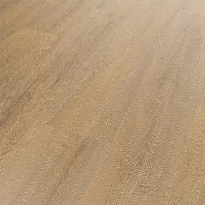 Vinylboden SPC - Eiche Solar, Landhausdiele, 1.220 x 182 x 4,3 mm - Nahaufnahme von Laminatboden in hellem Holzton, der eine natürliche und warme Atmosphäre vermittelt. Ideal für Wohn- und Arbeitsbereiche.