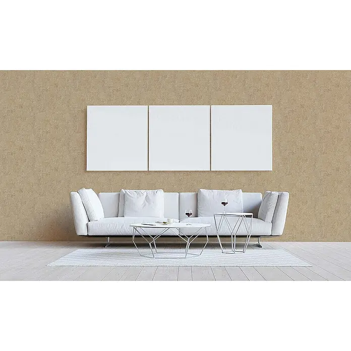 Tadessi Vliestapete M1-No.828 - Beige, Steinoptik, 10,05 x 0,53 m - Drei rechteckige weiße, leere Leinwände als Triptychon über einem weißen Sofa in einem modernen Wohnzimmer.