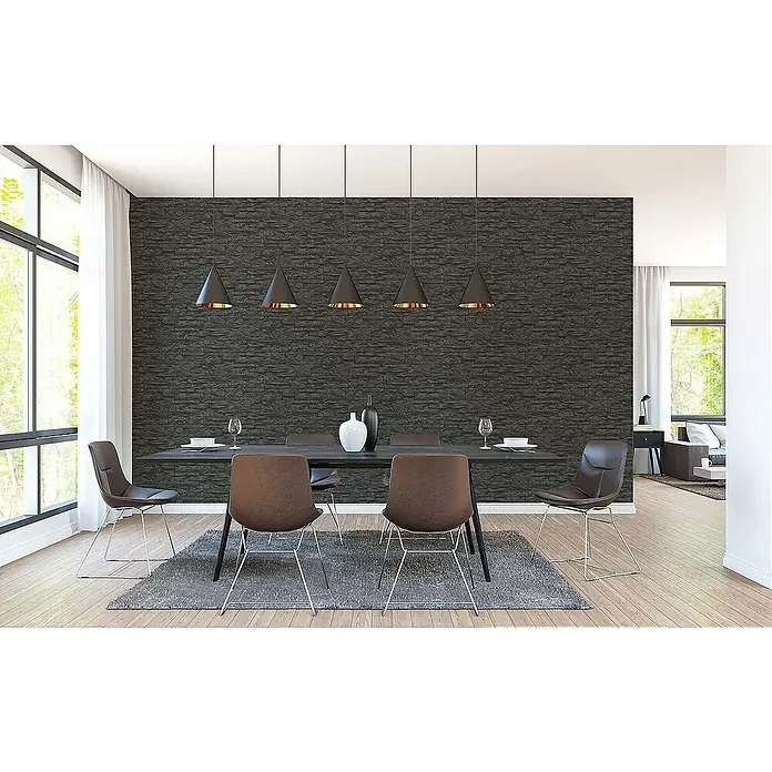 Tadessi Vliestapete M1-No.851 - Schwarz, Steinoptik, 10,05 x 0,53 m - Dunkle, texturierte Tapete mit gestapeltem Stein-Effekt an einer Wand in einem modernen Esszimmer.