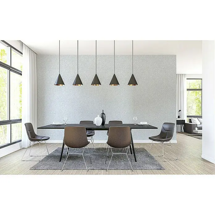 Tadessi Vliestapete M1-No.4403 - Weiß, Sonstiges, 10,05 x 0,53 m - Modernes Esszimmer mit dunklem, rechteckigem Tisch, braunen Stühlen mit Metallfüßen und konischen schwarzen Pendelleuchten.