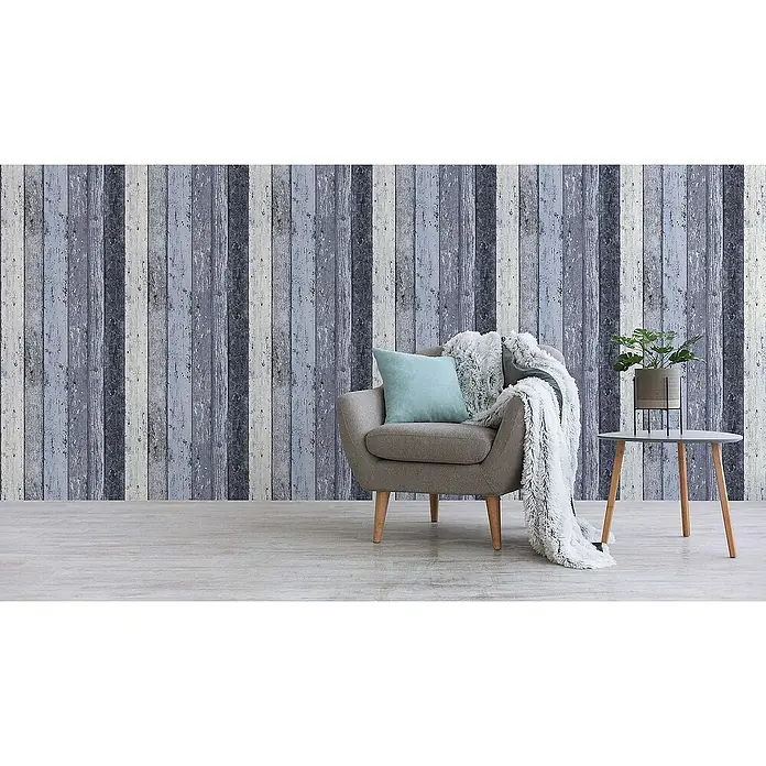 Tadessi Vliestapete M1-No.862 - Blau, Holzoptik, 10,05 x 0,53 m - Gestreifte Tapete im Used-Look Holzdesign mit blauen, grauen und weißen Planken, die ein modernes Interieur ergänzt.