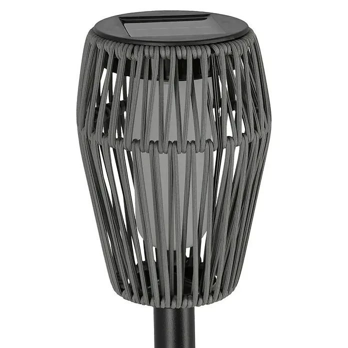 BAUHAUS Solar-Erdspieß Rattan - 0,6 W, L x B x H: 11 x 11 x 49,5 cm, Grau, IP44, 10 lm - Eine moderne Solarleuchte mit grauem Seilgeflecht und einem schwarzen Standfuß, ideal für Garten oder Terrasse. Sie spendet warmes Licht.