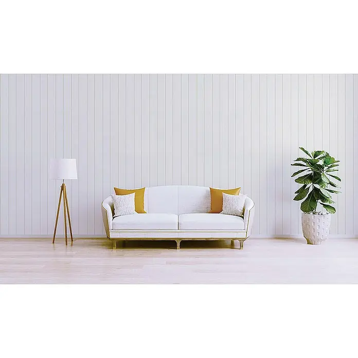Tadessi Vliestapete M1-No.876 - Weiß, Streifen, 10,05 x 0,7 m - Cremefarbenes Sofa mit gelben und weißen Kissen, einer Holzstehlampe und einer großen Pflanze in einem minimalistischen Wohnzimmer.