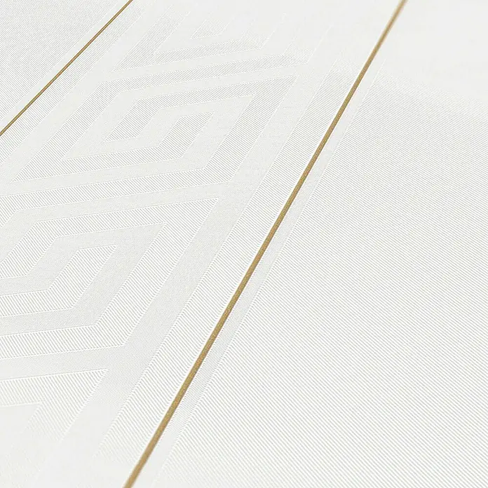 Tadessi Vliestapete M1-No.876 - Weiß, Streifen, 10,05 x 0,7 m - Weiße, strukturierte Tapete mit dezentem geometrischem Rautenmuster und dünnen goldenen Akzentlinien.
