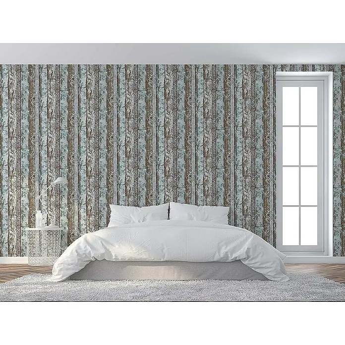 Tadessi Vliestapete M1-No.1628 - Braun, Holzoptik, 10,05 x 0,53 m - Verwitterte Holzplanken-Tapete in einem Schlafzimmer, mit Brauntönen, Weiß und Türkis.