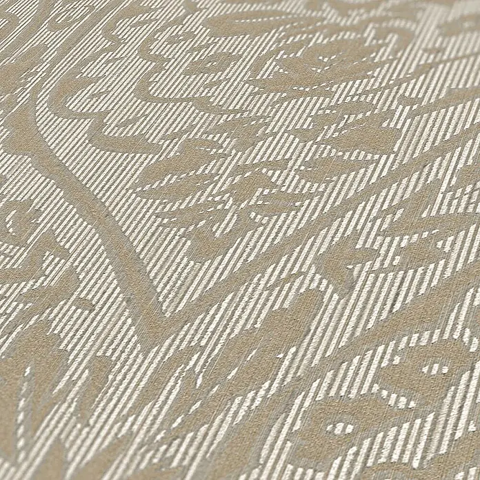 Tadessi Vliestapete M1-No.3854 - Braun, Streifen, 10,05 x 0,53 m - Beigefarbene strukturierte Tapete mit einem komplexen Muster aus helleren Streifenmotiven.