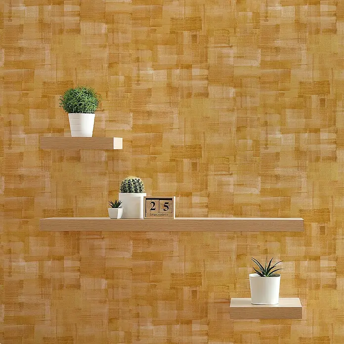 Tadessi Vliestapete M1-No.1475 - Orange, Sonstiges, 10,05 x 0,53 m - Drei helle Holzregale an einer Wand, mit kleinen Pflanzen und einem Kalender.