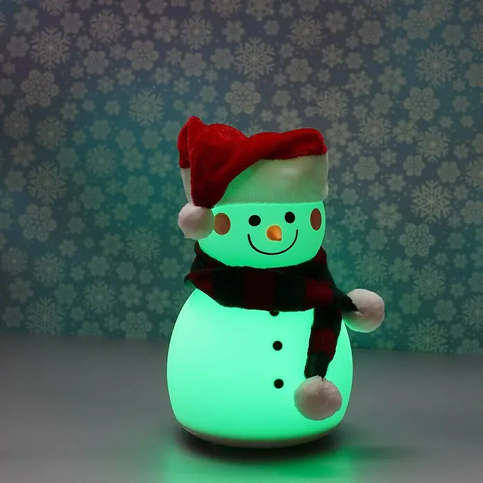 FHL easy LED-Nachtlicht Paule - 0,4 W, L x B x H: 11,6 x 11,6 x 22 cm, RGBW, Schneemann Paule - Leuchtender Schneemann mit roter Mütze und Schal als festliche Dekoration für Weihnachten.