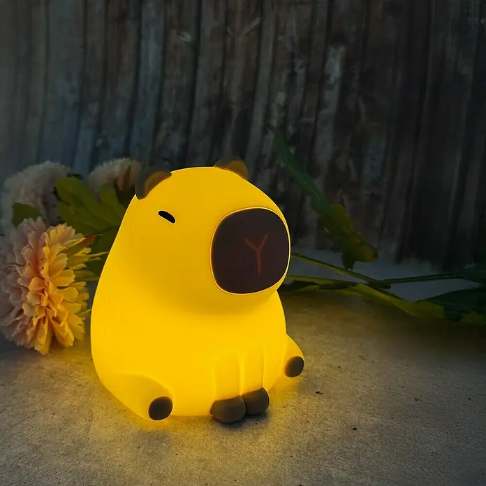 FHL easy LED-Nachtlicht Piggy - 0,5 W, L x B x H: 11 x 10 x 12 cm, RGBW, Capybara Piggy - Niedliche, gelbe Capybara-Lampe, die warmes Licht ausstrahlt, ideal als Nachtlicht. Perfekt für Kinderzimmer oder als dekoratives Element.