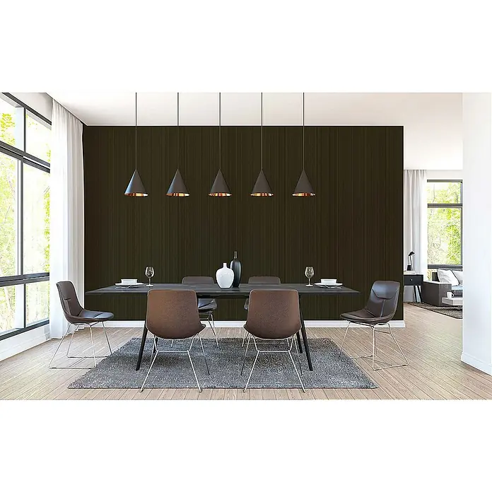 Tadessi Vliestapete M1-No.880 - Schwarz, Streifen, 10,05 x 0,7 m - Modernes Esszimmer mit dunkler Streifenwand, konischen Pendelleuchten und dunkler Essgruppe.