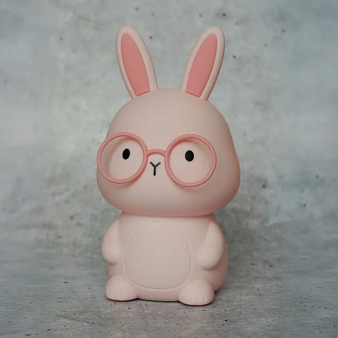 FHL easy LED-Nachtlicht Josie - 0,4 W, L x B x H: 9 x 9 x 16,3 cm, RGBW, Hase Josie - Niedliche rosa Hasenfigur mit Brille, perfekt als Dekoration für Kinderzimmer oder als Geschenk für Hasenliebhaber.