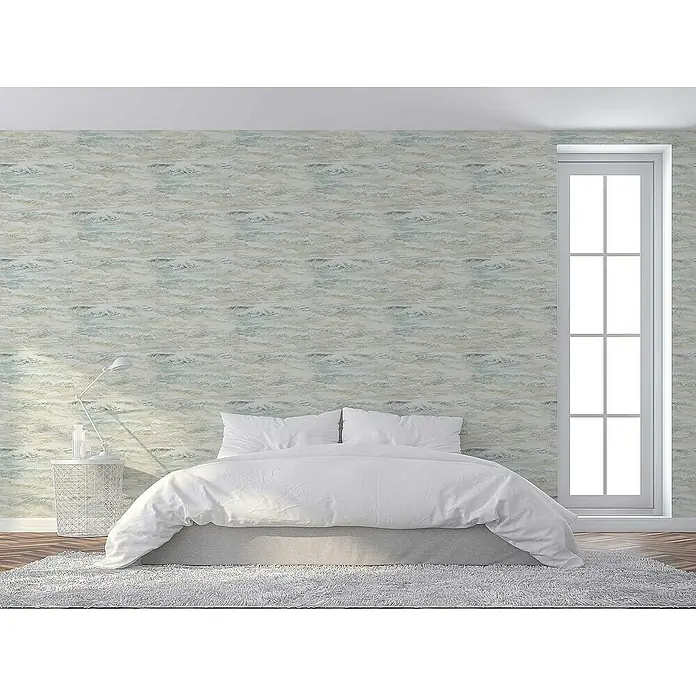 Tadessi Vliestapete M1-No.2573 - Grau, Streifen, 10,05 x 0,53 m - Schlafzimmer mit wellenförmiger Tapete in Blau, Beige und Weißtönen, die eine ruhige Atmosphäre schafft.