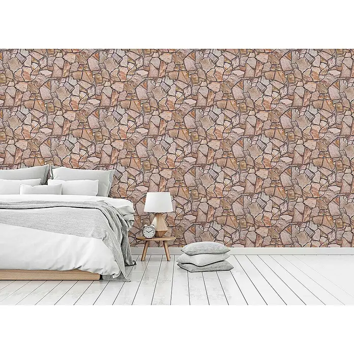 Tadessi Vliestapete M1-No.874 - Beige, Steinoptik, 10,05 x 0,53 m - Tapete mit unregelmäßigem, hell-dunkelbraunem Steinmuster, die eine natürliche Textur an einer Schlafzimmerwand schafft.