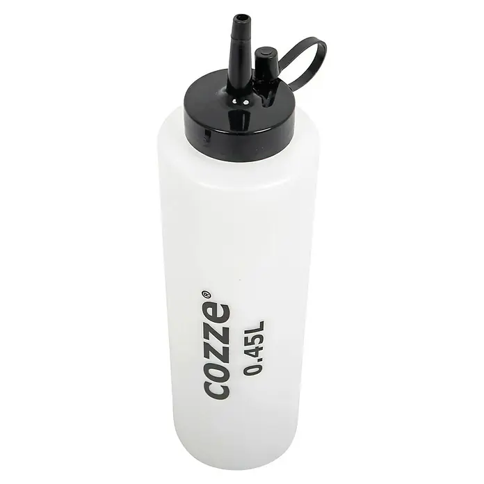 Cozze Quetschflasche - 450 ml, Kunststoff - Weiße 0,45L Cozze Quetschflasche mit schwarzem Deckel und Ausgießer, ideal für Küche und Gastronomie, für präzises Dosieren.
