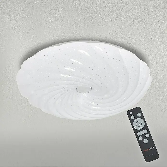 MegaLight LED-Deckenleuchte rund Shining Coral - 24 W, Ø x H: 49 x 9 cm, Weiß, Warmweiß - Nahaufnahme einer weißen MegaLight-Deckenleuchte mit spiralförmigem Design und einer zugehörigen Fernbedienung.