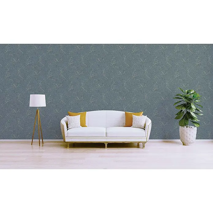 Tadessi Vliestapete M1-No.598 - Blau, Steinoptik, 10,05 x 0,53 m - Blaue Tapete mit goldener, marmorähnlicher Maserung in einem modernen Wohnzimmer.