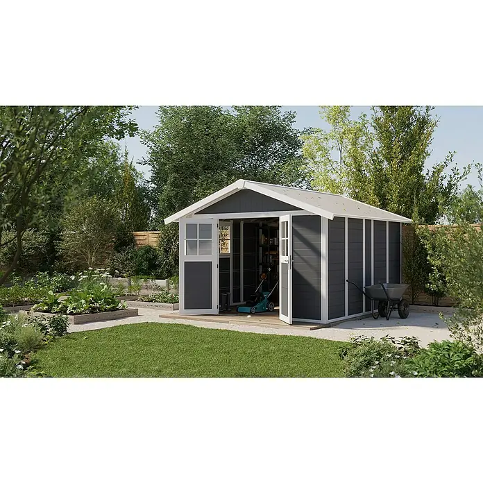 Grosfillex Caseta para jardín Deco - Medidas ext. (An x Pr): 315 x 357 cm, Plástico, Blanco/Gris oscuro, 11 m² - Un cobertizo de jardín gris con puertas abiertas, rodeado de exuberante vegetación, que exhibe herramientas de jardín y una carretilla.