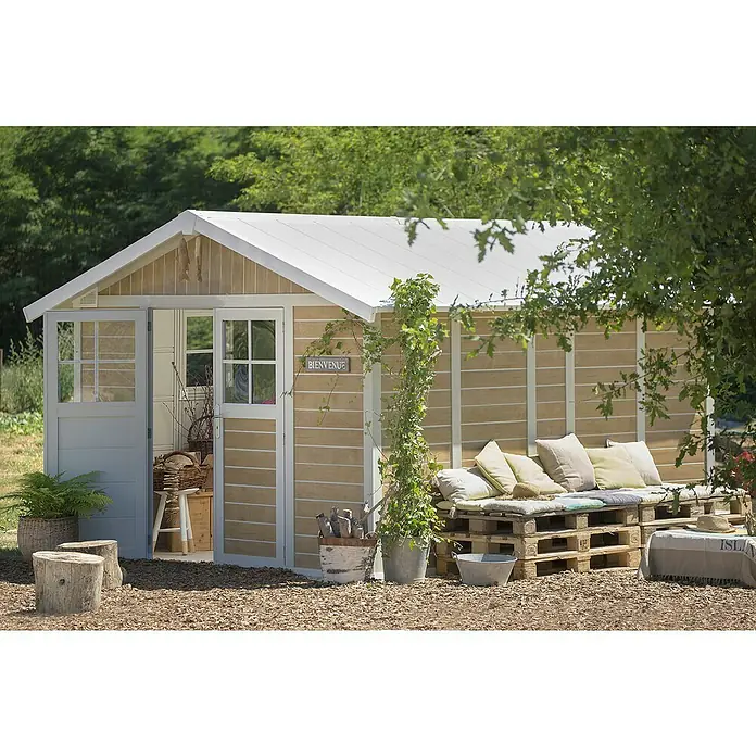 Grosfillex Caseta para jardín Deco - Medidas ext. (An x Pr): 315 x 357 cm, Plástico, Blanco/Efecto madera, 11 m² - Caseta de jardín con muebles de paletas y una acogedora zona de estar. La caseta decorativa ofrece espacio de almacenamiento y un ambiente relajante.