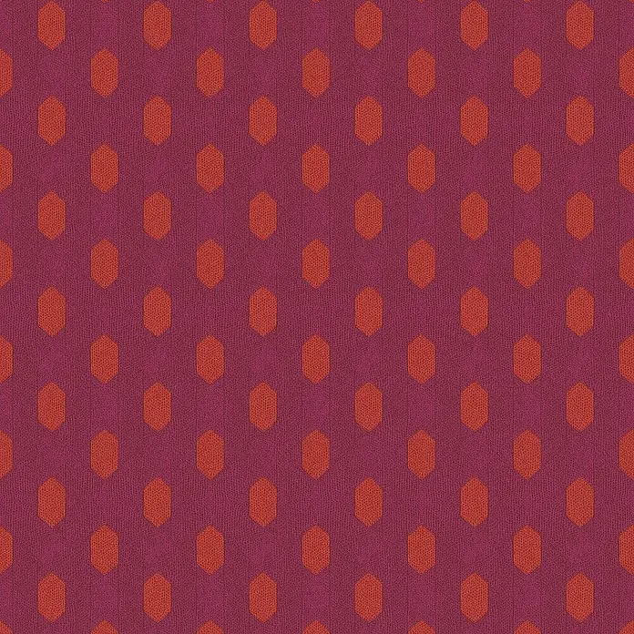 Tadessi Vliestapete M1-No.2821 - Rot, Sonstiges, 10,05 x 0,53 m - Strukturierter magentafarbener Stoff mit einem sich wiederholenden Muster aus kleinen rötlich-orangen länglichen Sechsecken.